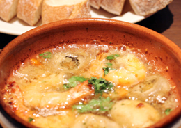 エビとマッシュルームのアヒージョ